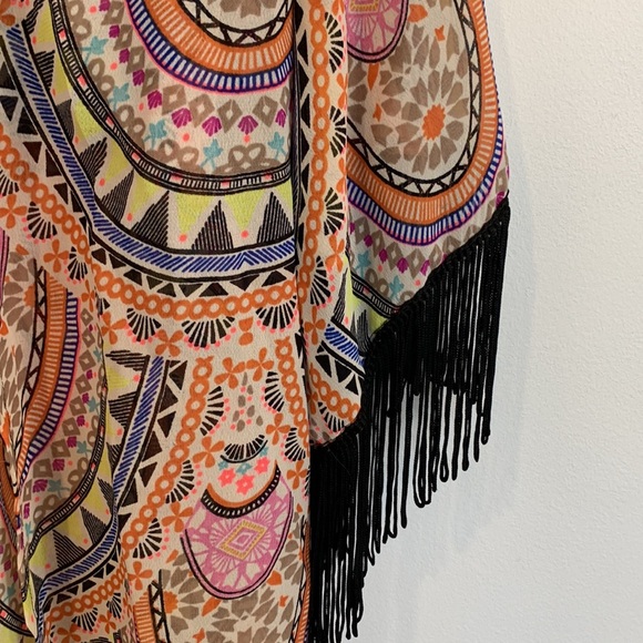 Women’s Angie Boho Style Kimono with Fringe - Size Medium - Picture 3 of 7